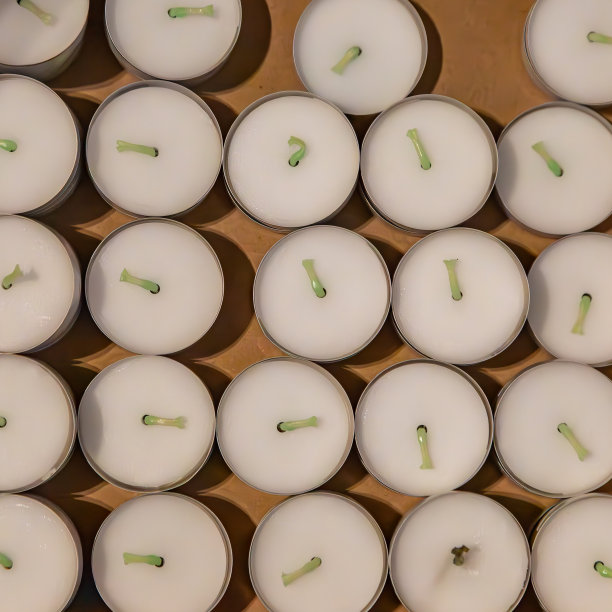 未点燃蜡烛的高角度照片图片下载