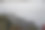 一辆已经离开的汽车的雪白轮廓…图片下载