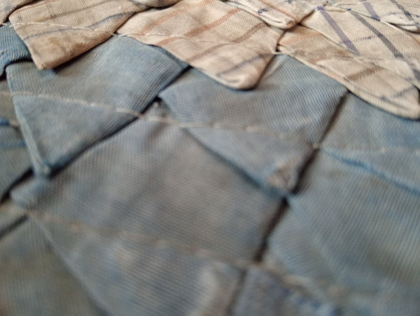 门垫在房子前面的散焦照片，门垫是图案图片下载