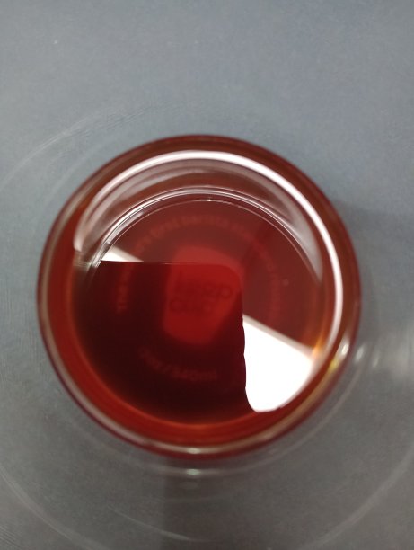 红色按钮在干净的金属背景图片下载