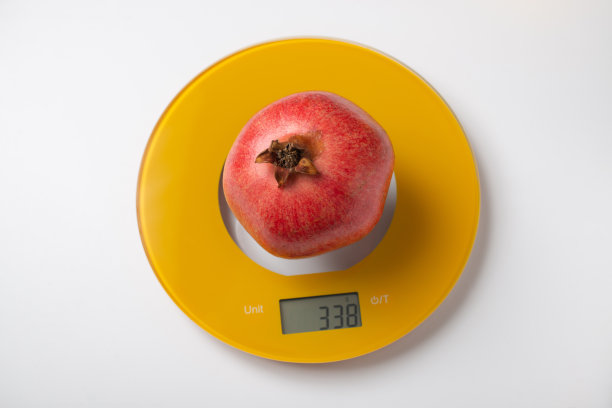 电子秤上的石榴图片下载