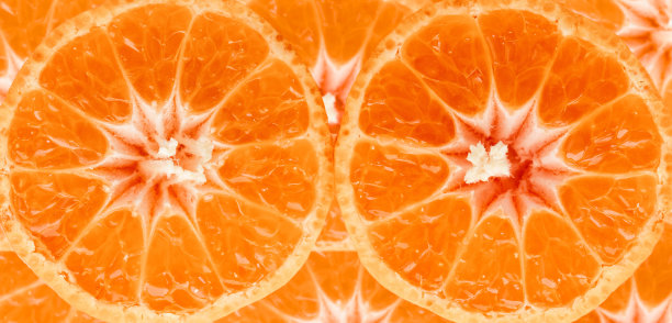 橘子切片特写照片。成熟小柑橘的橙色食物背景。图片下载