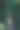 一个十几岁的女孩在植物园的拱门小径上的肖像。图片下载
