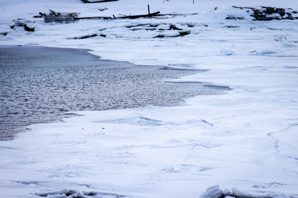 冰冻的大海。图片下载