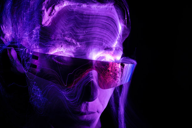 一个女人的抽象雕塑图片下载