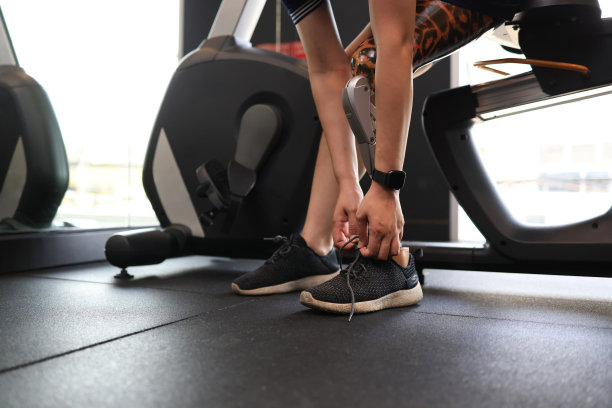 神奇的残疾人生活方式在健身，坚强的女人健康，强大图片下载