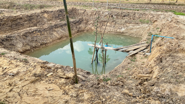 挖鱼塘，挖鱼塘图片下载