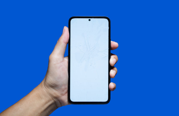 手里拿着一部白色屏幕的黑色智能手机。带有拷贝空间。设计一个无框智能手机应用程序图片下载