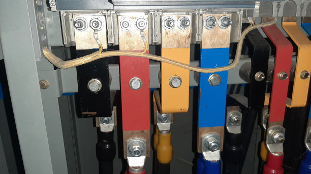 中压配电板上的母线图片下载