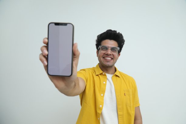 男性青少年年龄的学生在白色背景股票照片图片下载