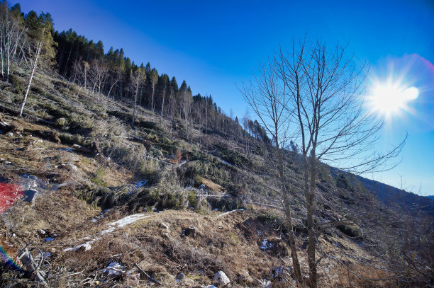 海岸上的城堡，照片为背景，照片为背景，在意大利欧洲的多洛米蒂阿尔卑斯山脉在意大利北部的维琴察，欧洲图片下载