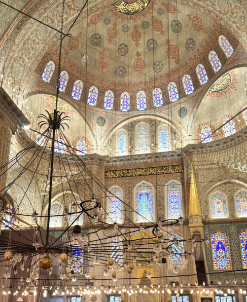 空灵的艺术:大教堂画布图片下载