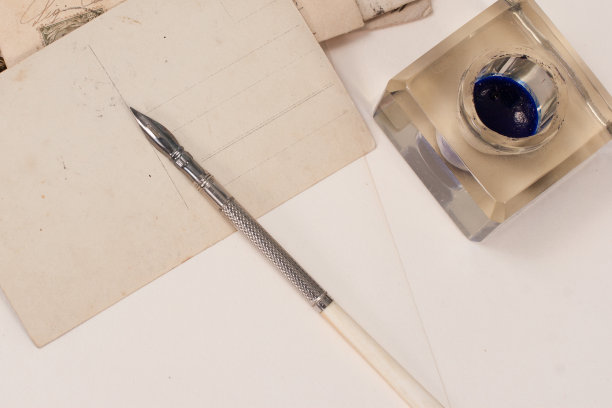 老式水墨笔、手写信、旧墨壶图片下载