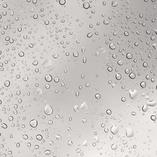 玻璃上留下的雨珠的美观外观。库存图片图片下载