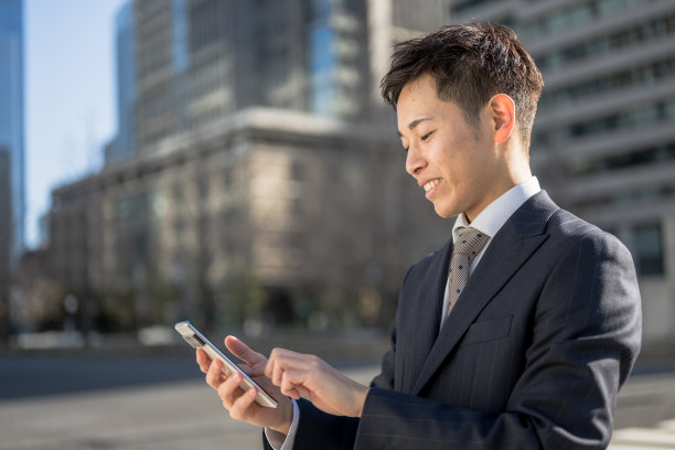 有电话的商人图片下载