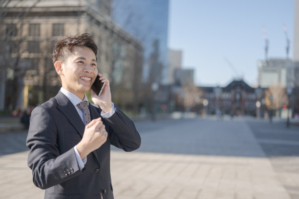 有电话的商人图片下载