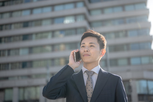 有电话的商人图片下载