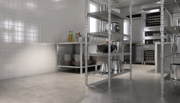 新的，干净的树脂乙烯地板，白色瓷砖墙在商业，工业烘焙厨房，不锈钢橱柜，货架与专业的烘焙设备，厨具图片下载