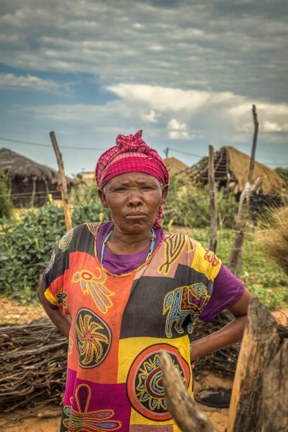 村里的女人图片下载