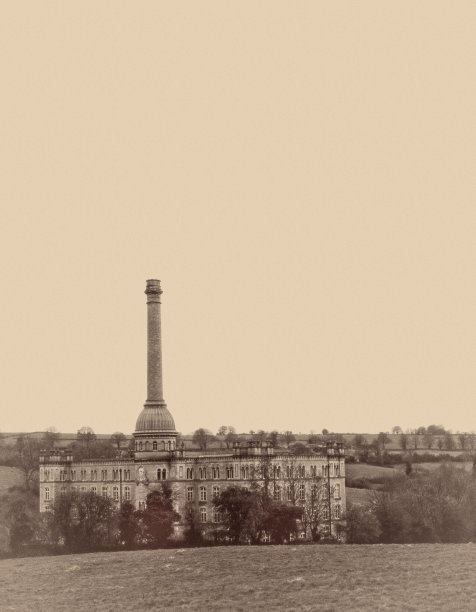 一个春天的晚上，牛津郡乡村历史悠久的布利斯磨坊图片下载