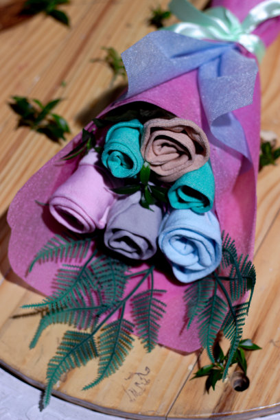 生日特别礼物:用袜子手工制作的花束图片下载