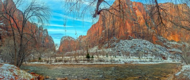 犹他州锡安国家公园冬天下雪的全景照片图片下载