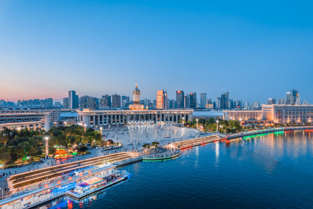 中国天津火车站夜景航拍图片下载