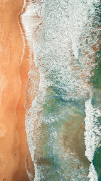在澳大利亚悉尼的新南威尔士州北部海滩，海浪和海滩的壮丽海景。这张照片是用无人机从空中拍摄的。图片下载
