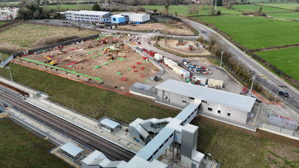 一个城市建设项目的建筑工地的俯视图照片图片下载