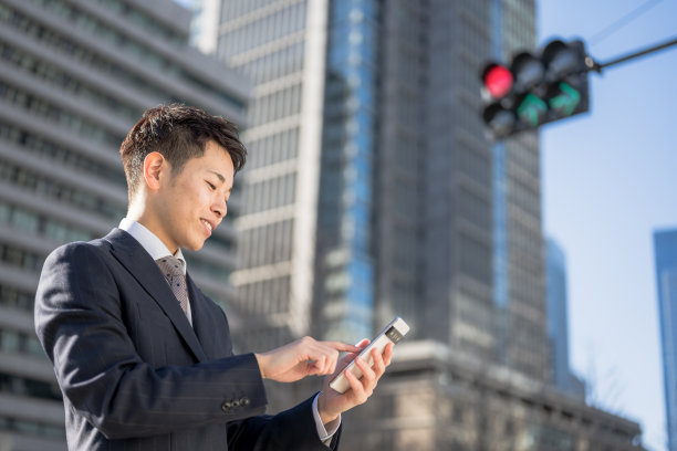 有电话的商人图片下载