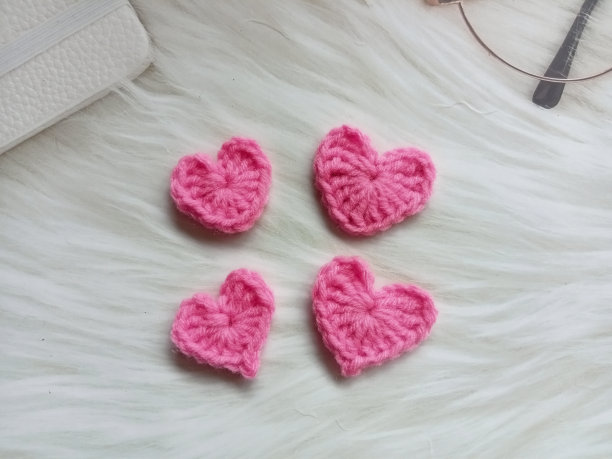 钩针心多色手工工艺diy，心为插画手工艺品，背景纹理图片下载