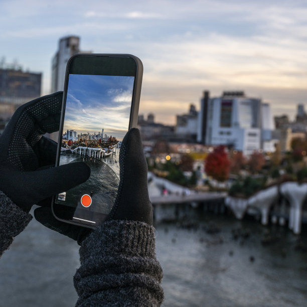 用手机拍摄哈德逊河55号码头小岛的惊人时刻图片下载