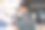 病理学家女士用显微镜检查。印度图片下载