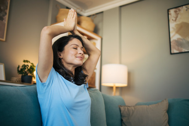 在家做瑜伽图片下载