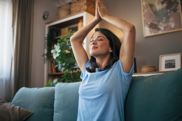 在家做瑜伽图片下载
