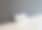工作台上有220伏、230伏和12V的usb插座。由毛毡地毯制成的灰色开放空间隔墙。白色桌面。符合人体工程学的办公环境图片下载