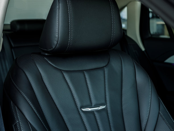 车内黑色座椅表面的特写镜头图片下载