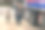 一对卡车司机夫妇在旅途中休息一下，和他们的狗一起玩图片下载