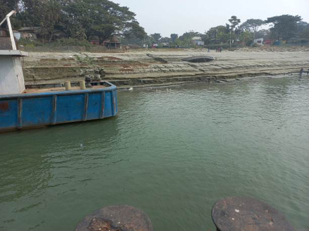 帕德玛河，可以看到河边的活动图片下载