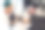 富有创意的女理发师正在美容院为年轻女子洗头。高质量照片图片下载
