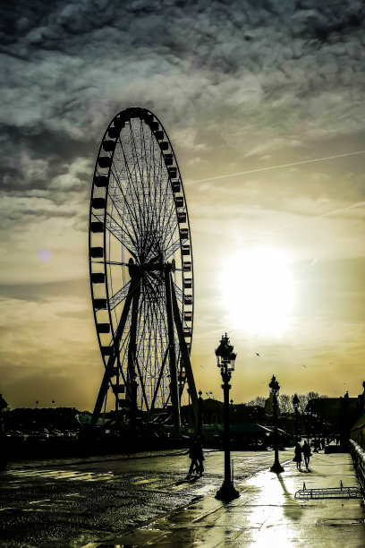 摩天轮在协和飞机的位置上，图片是一个美丽的pa图片下载