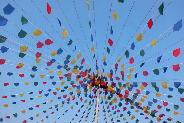 华丽的庆祝背景与惊人的阵列闪闪发光的灯光节日活动，音乐晚会多色背景照片。图片下载