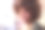 一幅欢快的非洲年轻女子看着镜头微笑的肖像。图片下载