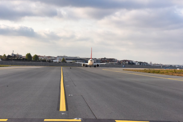 滑行道对峙图片下载