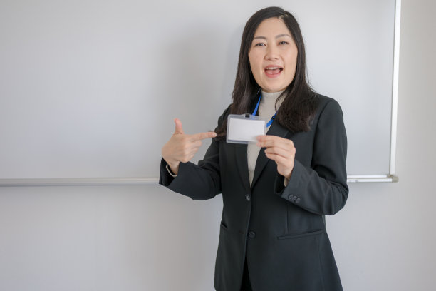 名牌和女人图片下载