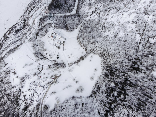 冬季从阿尔卑斯山上空拍摄的全景图片图片下载