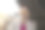 一位留着红色短发、戴着黄色太阳镜的多种族中年妇女，在镇上散步了很长时间。享受和微笑。休闲优雅的风格。x世代。真实的人，下班后。春天开始的股票照片图片下载