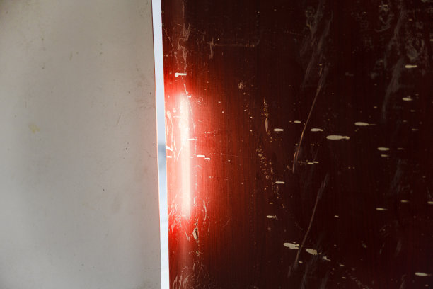 太阳照在门上图片下载