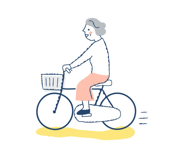 一位年长的女士微笑着骑着自行车图片下载