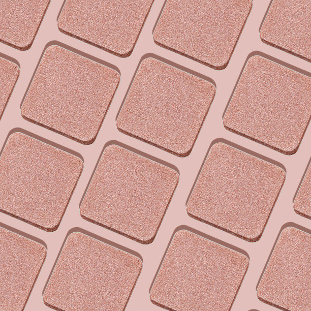 极简图案眼影亮粉色色板带阴影，单色照片为背景，补紧眼影，亮色粉底妆，方形金属包，妆容质感图片下载